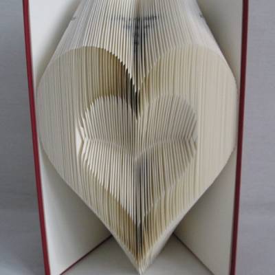 gefaltetes Buch "Herz im Herz" als Geschenk, z.B. für Hochzeit/Jahrestag/Valentinstag/Geburtstag, oder als Dekoration