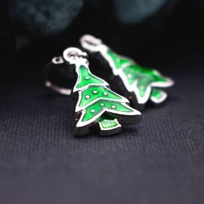 Tannenbaum Ohrringe – grüner Weihnachtsschmuck mit silbernem Detail, leicht, festlich und modern für die Winterzeit