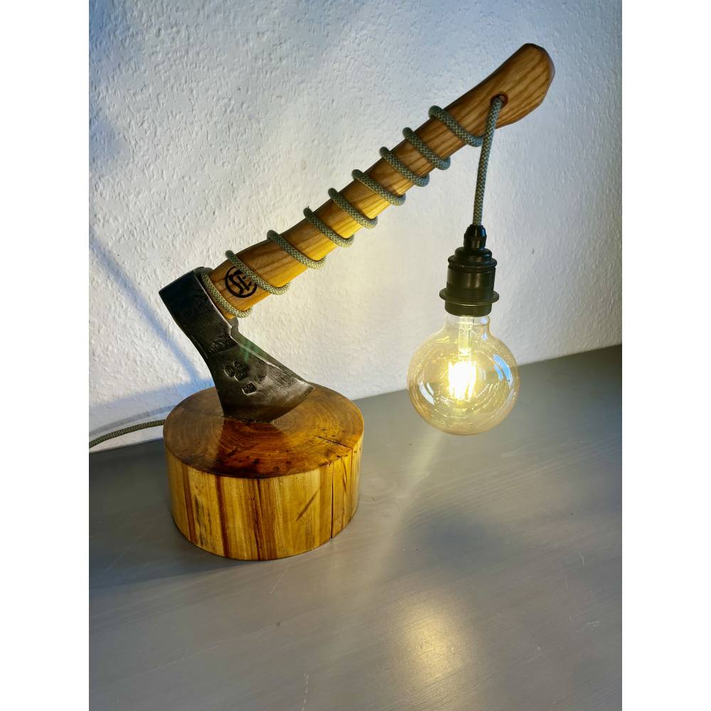 Axtlampe Beillampe Dekolampe Schreibtischlampe Holzlampe Unikat Vintagelampe Eyecatcher Upcycling Designlampe Handmade R