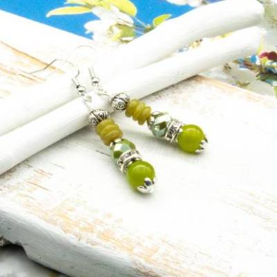 Lässige Glas Ohrhänger in Grün, Boho Hippie Ohrringe, handgemachter Unikatschmuck, Geschenkidee
