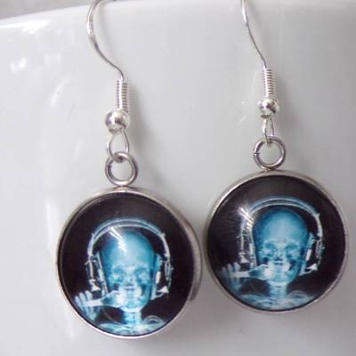 Röntgenbild DJ mit Mikrofon Cabochon Ohrringe 16 mm Silber – Edelstahl Ohrhänger