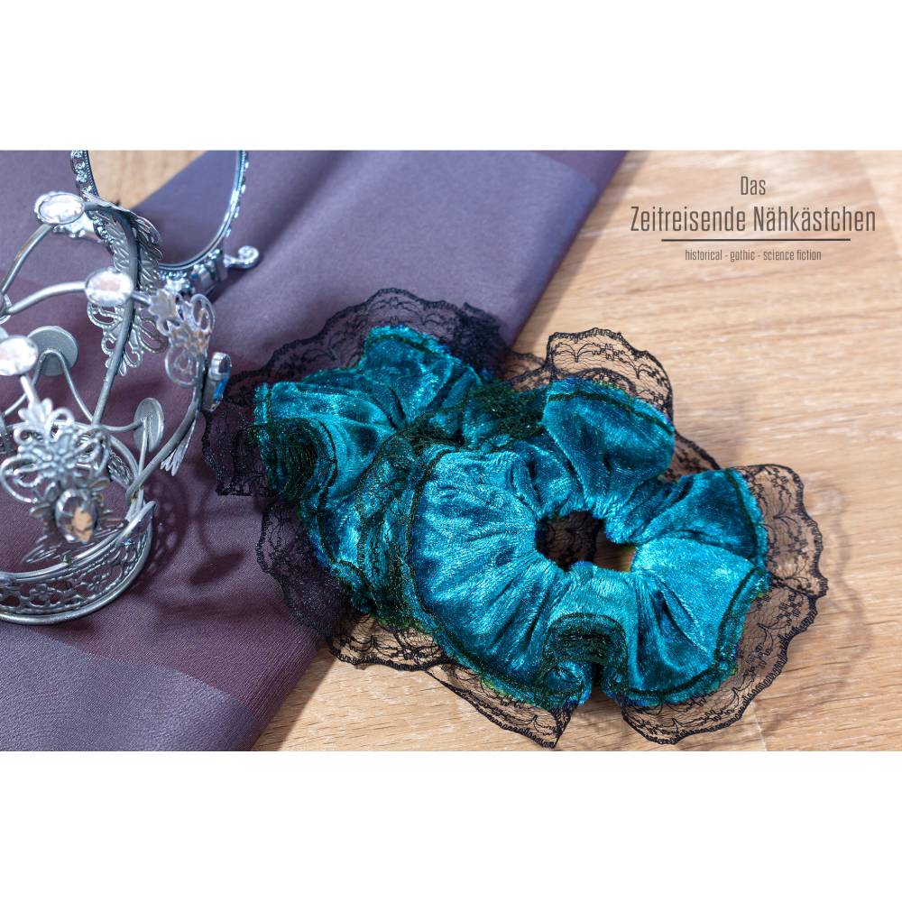 Großes Gothic-Scrunchie aus Pannesamt mit Spitze – schwarz, violett, petrol und bordeaux, Weihnachten Bild 5