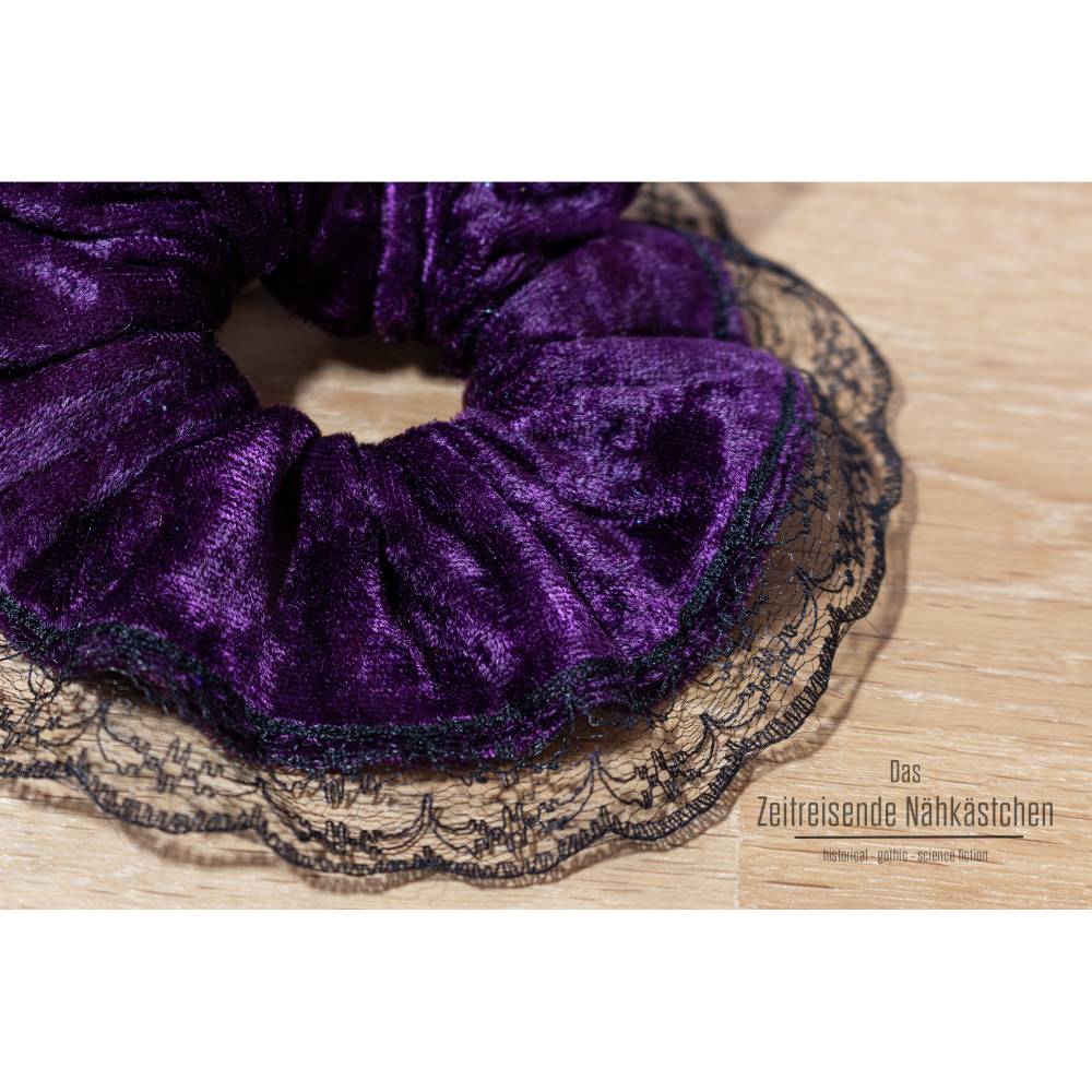 Großes Gothic-Scrunchie aus Pannesamt mit Spitze – schwarz, violett, petrol und bordeaux, Weihnachten Bild 6