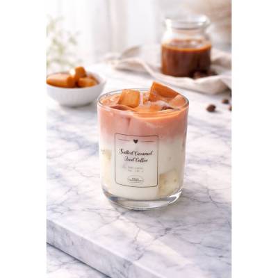 Salted Caramel Iced Coffee Gelkerze – Handgegossene Sojawachs-Kerze im Iced Latte Look