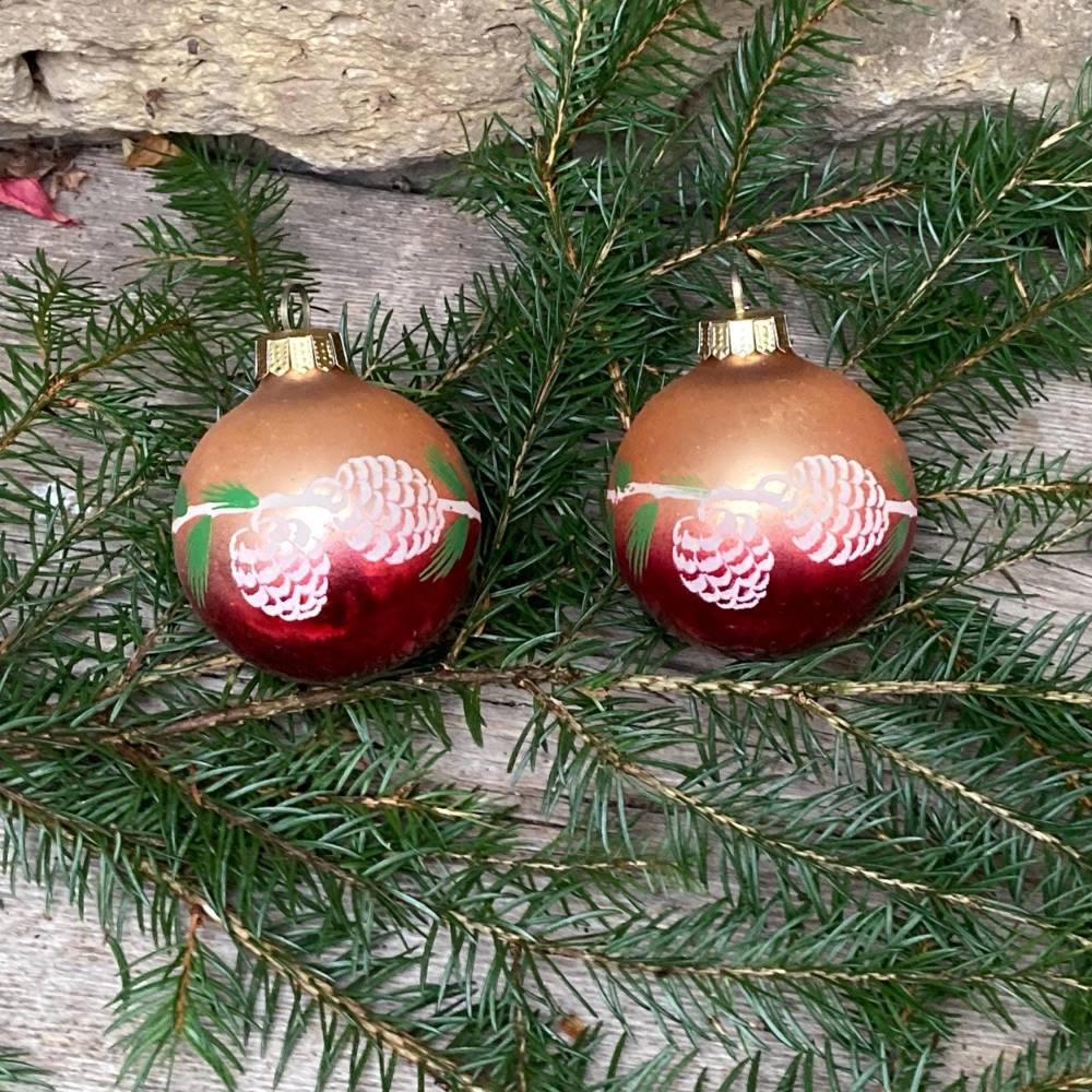 2 alte Christbaumkugeln mit Fichtenzapfen Dekor Vintage 70er 80er Jahre DDR