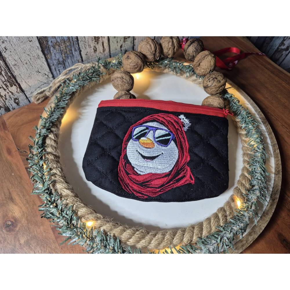Schneemann Stickdatei cool Color Lichteffekt 10x10cm – Modernes Winter-Stickmuster für schwarze Stoffe Bild 10