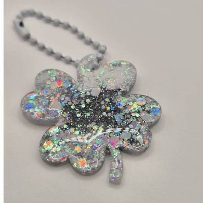 Funkelnder Glücksbringer Kleeblatt weiß-Silber