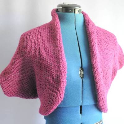 Enid Bolero handgestrickt Himbeere Größe S – Kuscheliger Seelenwärmer