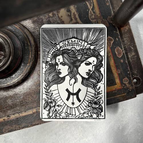 Sternzeichen Zwillinge Linoldruck – Handgemachte Postkarte DIN A6 | Geschenkidee