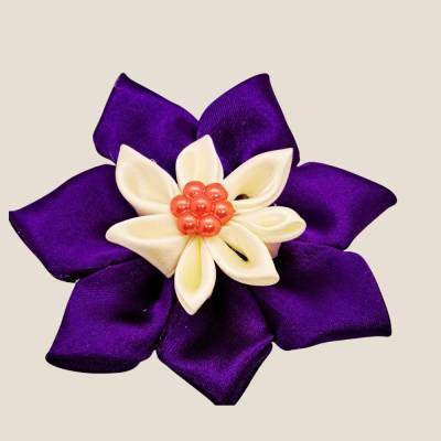 Blüte Auralilie Lila Weiß mit Haarspange – romantischer floraler Haarschmuck für Tracht, Hochzeit & festliche Looks