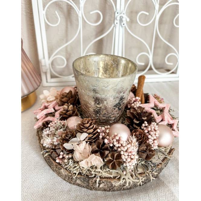 kleines Adventsgesteck mit Windlicht Glas in rosa mit Trockenblumen