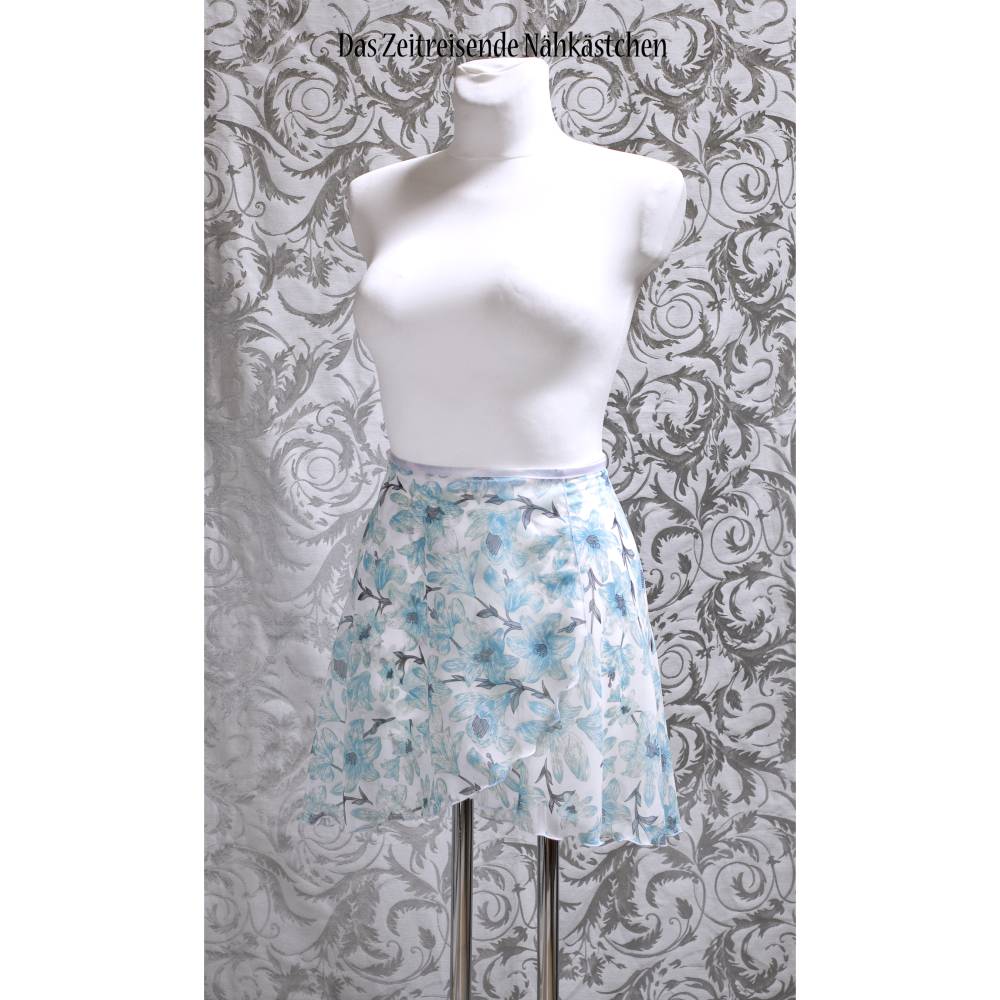 Wickelrock Chiffon Ballettrock mit süßem Blümchenmuster grau weiß – leichter, fließenderTanzrock, handgefertigt, Bild 1
