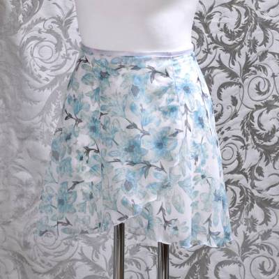 Wickelrock Chiffon Ballettrock mit süßem Blümchenmuster grau weiß – leichter, fließenderTanzrock, handgefertigt,