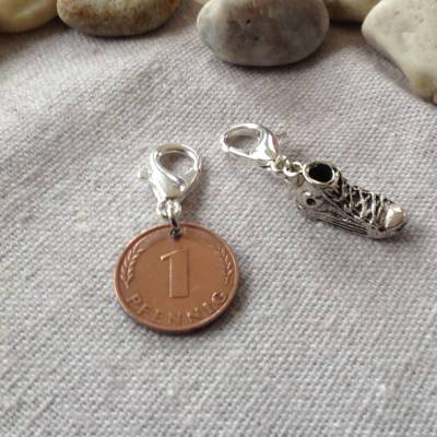 Vintage Geschenkset / Anhängerset mit Pfennig & Turnschuh