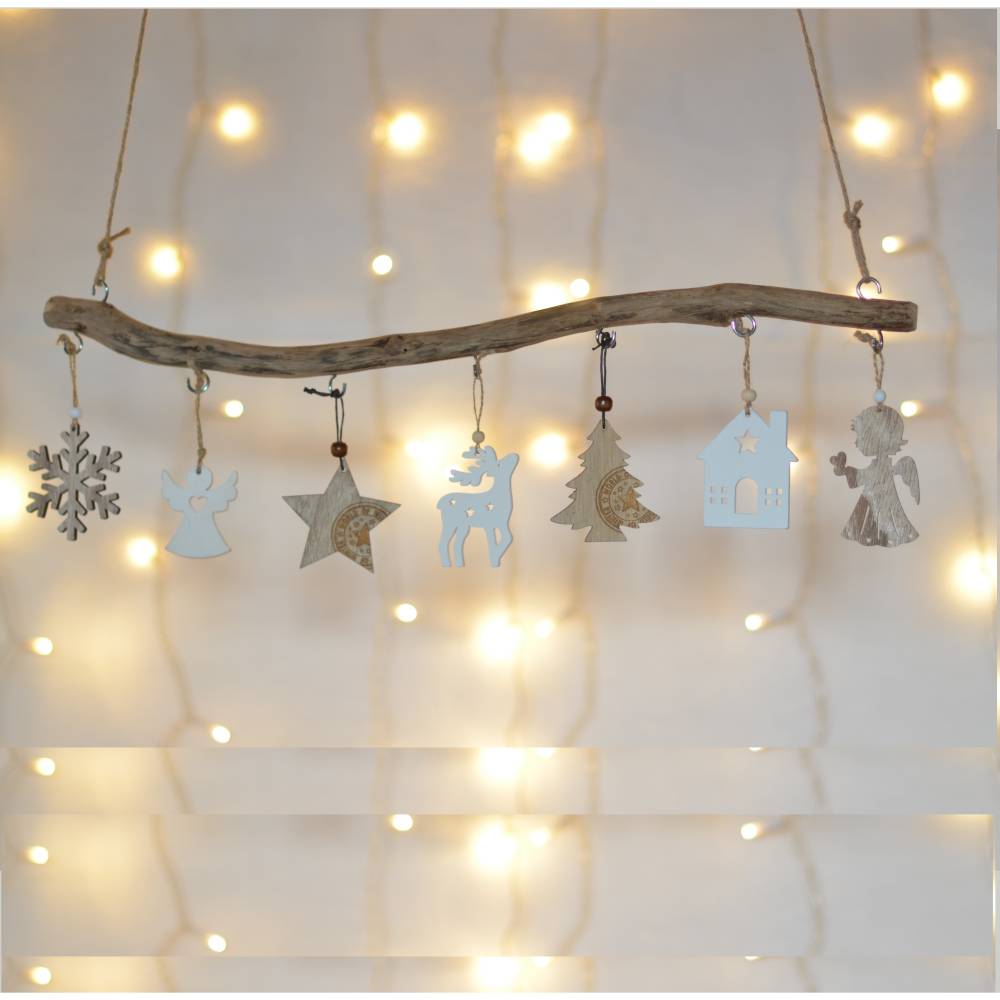 Fensterdeko, kleiner Deko Ast, beleuchtet, fertig dekoriert, weinhnachtlich