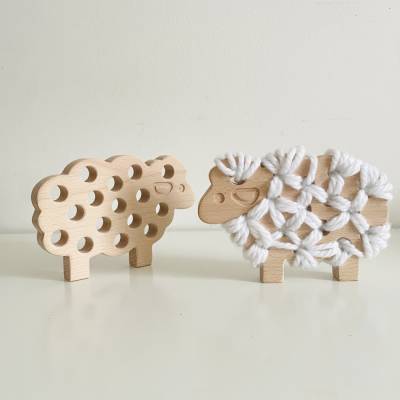 Fädelspiel Schaff Holz Schnürspielzeug Feinmotorik Montessori aus bcuchen holz. inkl. Garn