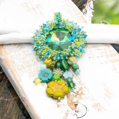 Lässiger XL Beadwork Anhänger blau – Boho Kettenanhänger Unikat Geschenkidee