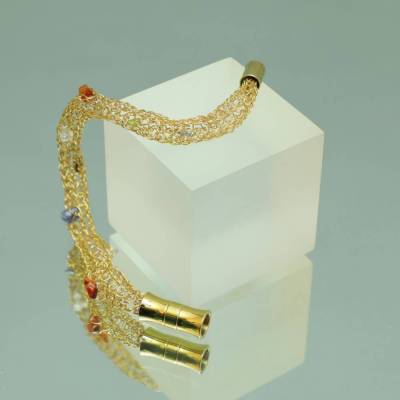 Energie-Armband – Balance & Harmonie - gehäkelt aus 24ct vergoldetem Draht - mit 7 Edelsteinen