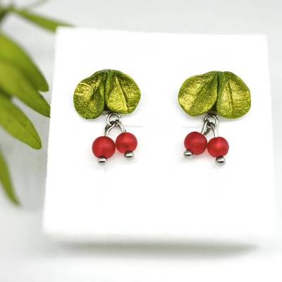 Rote Beeren Ohrstecker aus Polymer Clay, Preiselbeeren und Cranberry Schmuck, Botanische Ohrringe Anhänger