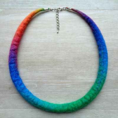 Gefilzte Halskette in blau grün orange Gr.L/54,5cm, Filzschmuck in frischen Farben, Naturschmuck, Damen Filzkette