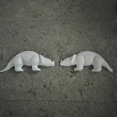 Dinosaurier - Triceratops ein Gipsrelief Rohling zum selber Bemalen für deinen kreativen Kindergeburtstag 