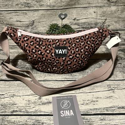 YAY! -Moonbag-Halfmoonbag-Bananentasche-Leo-Cord-altrosa-rosa-schwarz