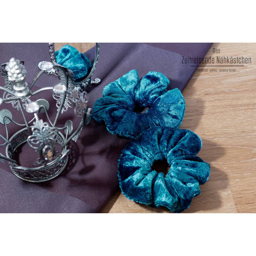 Großes Gothic-Scrunchie aus Pannesamt  – schwarz, violett, petrol und bordeaux, Weihnachten Bild 2