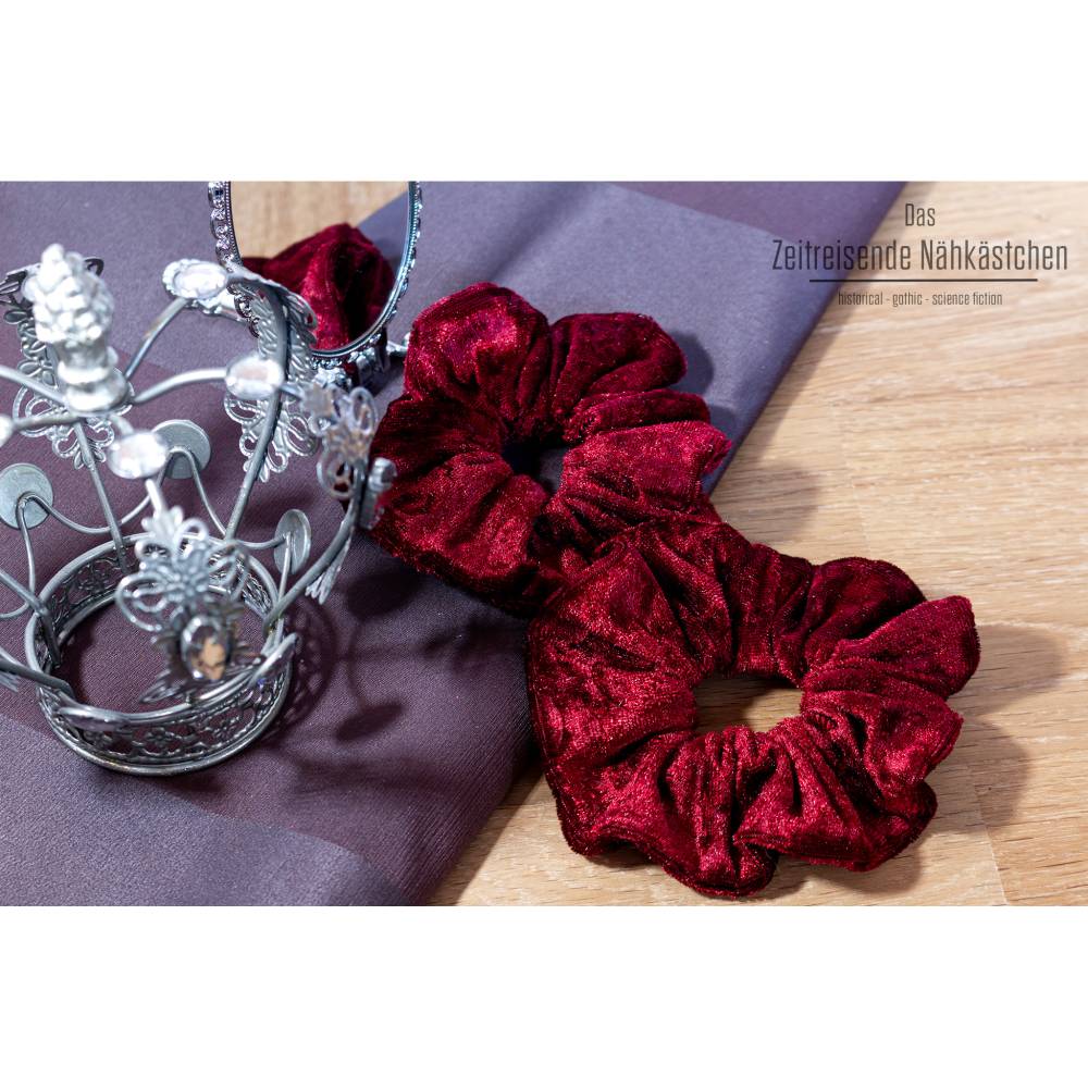 Großes Gothic-Scrunchie aus Pannesamt  – schwarz, violett, petrol und bordeaux, Weihnachten Bild 5