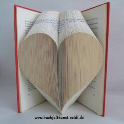 gefaltetes Buch "Herz" als Geschenk, z.B. für Hochzeit / Jahrestag / Valentinstag / Geburtstag / Weihnachten