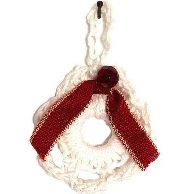 Weihnachts-Häkelkränzchen Baumschmuck Geschenkeanhänger weiß mit rotem Band und Perle handgemacht von Hobbyhaus