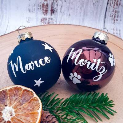 Personalisierte Weihnachtskugel mit Namen aus Glas – viele Farben & verschiedene Schriftarten