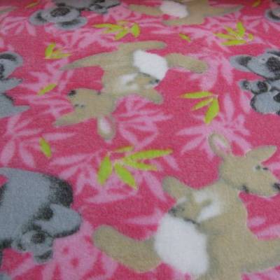 Rest: 2m x 1,50 m Kuschel Fleece  Koalas & Kängurus  auf rosa
