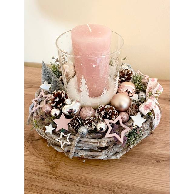 Adventsgesteck mit Windlicht auf Kranz, rosa/silber/weiß/grau