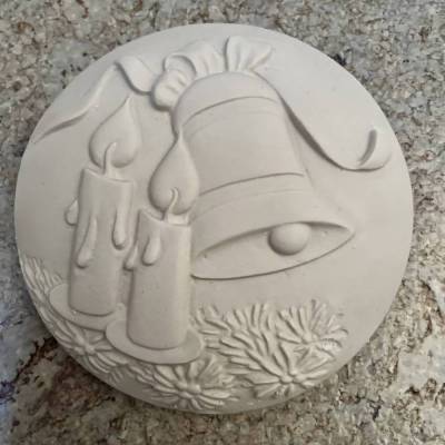 1 große Weihnachtskugel Glocke mit Kerzen - Relief 10cm mit Anhänger aus hochwertigem Stuckgips zum selber anmalen