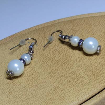 schlichte Ohrringe, dezente Ohrhänger, silber weiß, Perlenohrringe - Ohrschmuck