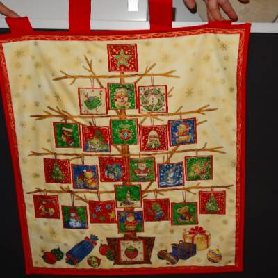Baum Adventskalender zum Selberbefüllen mit roten Schlaufen – 60 x 73 cm – 24 Taschen