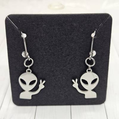 Edelstahl Ohrhänger mit Klappbrisuren – Alien mit Friedenszeichen, 18 mm Anhänger, leicht & langlebig