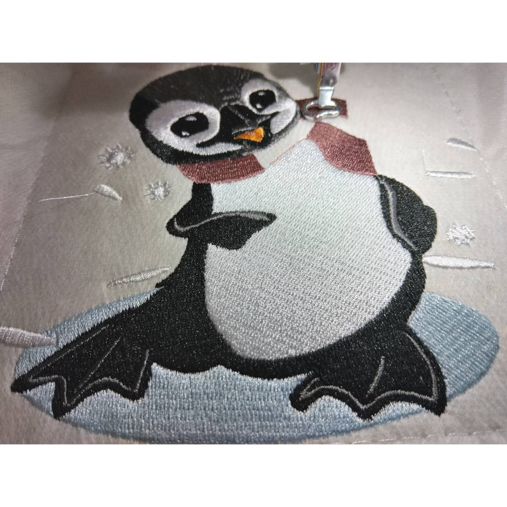 Pinguin winterlich Stickdatei 14x4cm bzw. 15x15cm– Winterliches Stickmuster für Stickmaschinen Bild 2