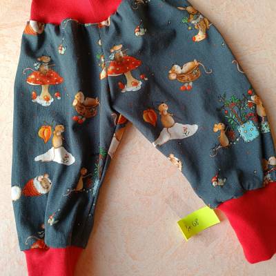 handgenähte Pumphose in leichter Qualität, Babyhose Gr. 68 (74), Mitwachshose, Weihnachten