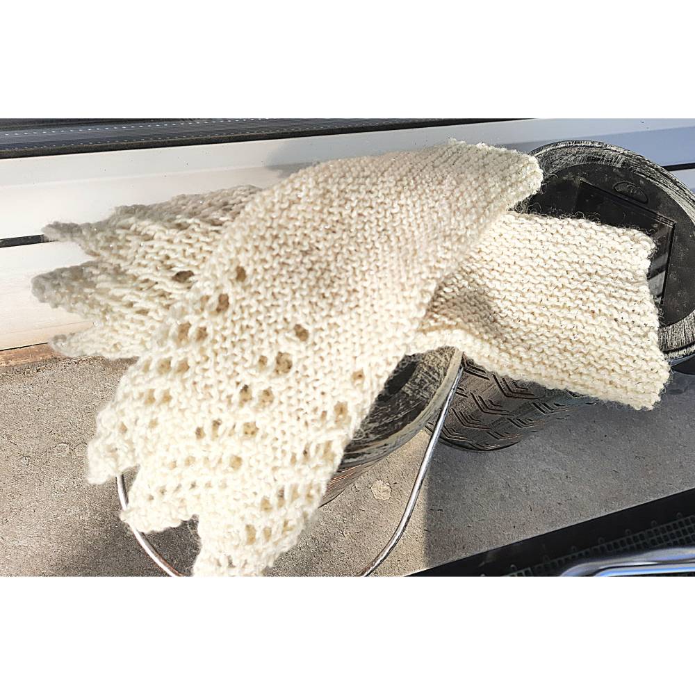 Handgestrickte Arm- bzw. Beinstulpen aus Wolle, One Size, Wollweiß mit Silberglitzer – Unikat Geschenk Bild 10