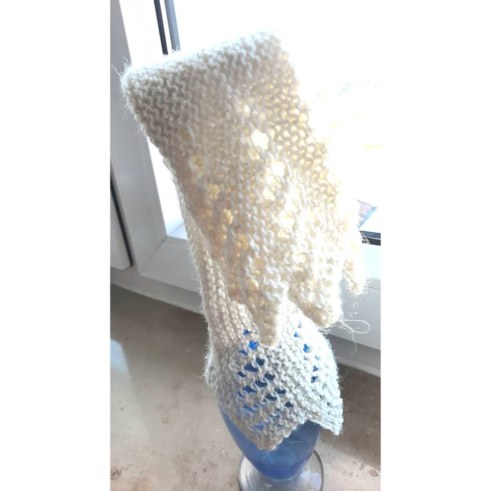 Handgestrickte Arm- bzw. Beinstulpen aus Wolle, One Size, Wollweiß mit Silberglitzer – Unikat Geschenk Bild 7