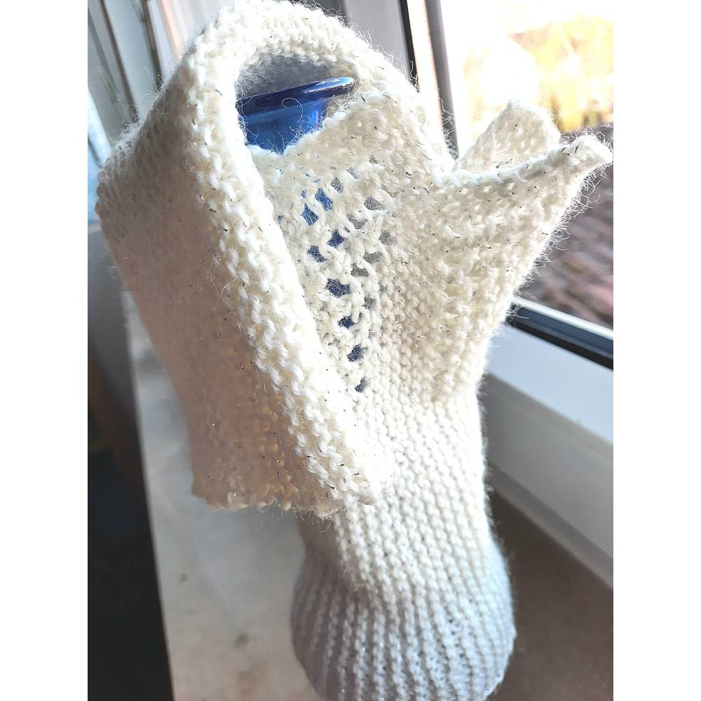 Handgestrickte Arm- bzw. Beinstulpen aus Wolle, One Size, Wollweiß mit Silberglitzer – Unikat Geschenk Bild 8