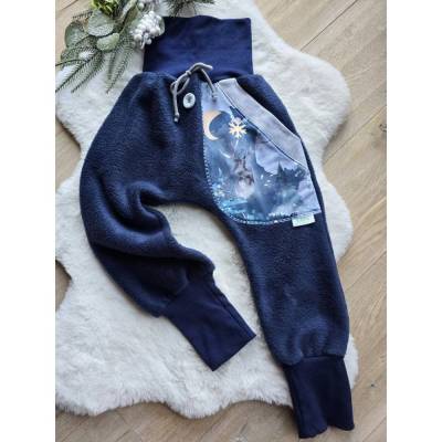Warme Pumphose 110-116 Blau Wintermotiv – Handgemachte Unisex Kinderhose aus Polarfleece, Mitwachsend & Einzigartig