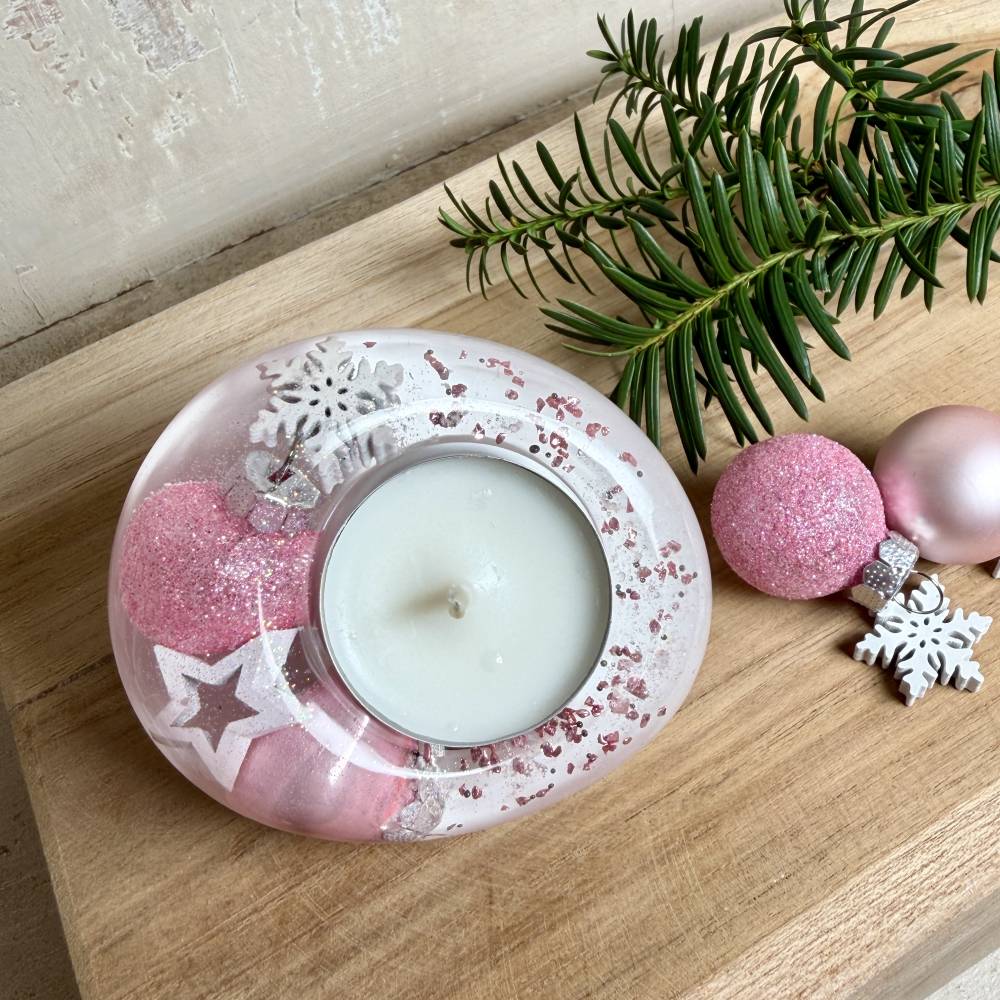 Rosa Teelichthalter aus Epoxidharz mit Weihnachtskugeln, Stern & Schneeflocke – weihnachtliche Tischdeko