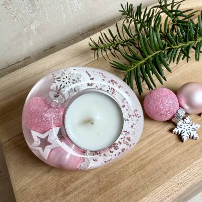 Rosa Teelichthalter aus Epoxidharz mit Weihnachtskugeln, Stern & Schneeflocke – weihnachtliche Tischdeko