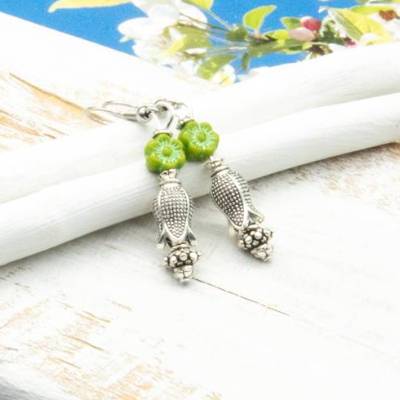 Lässige Metall Ohrhänger in Grün, Boho Hippie Ohrringe, handgemachter Unikatschmuck, Geschenkidee