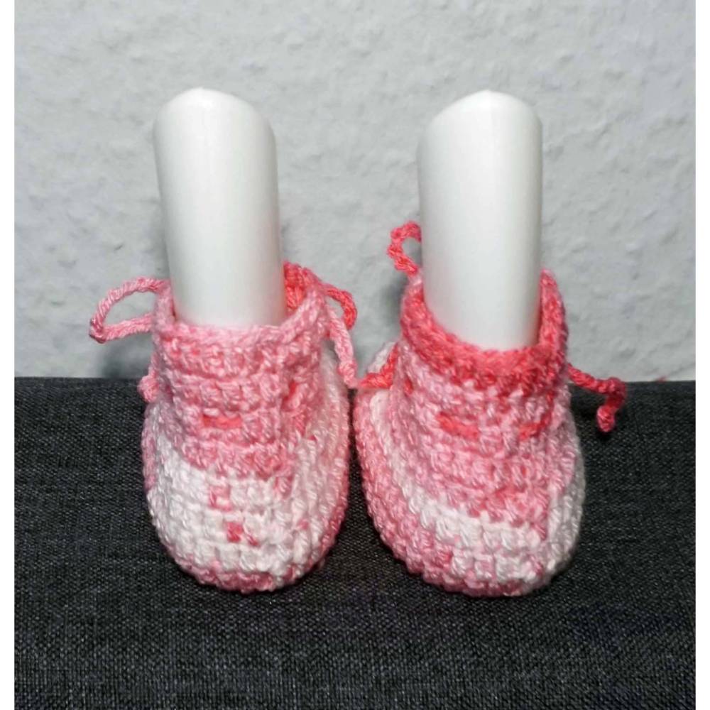 Häkelanleitung für die süßen Babyschühchen nur aus Stäbchen Bild 3