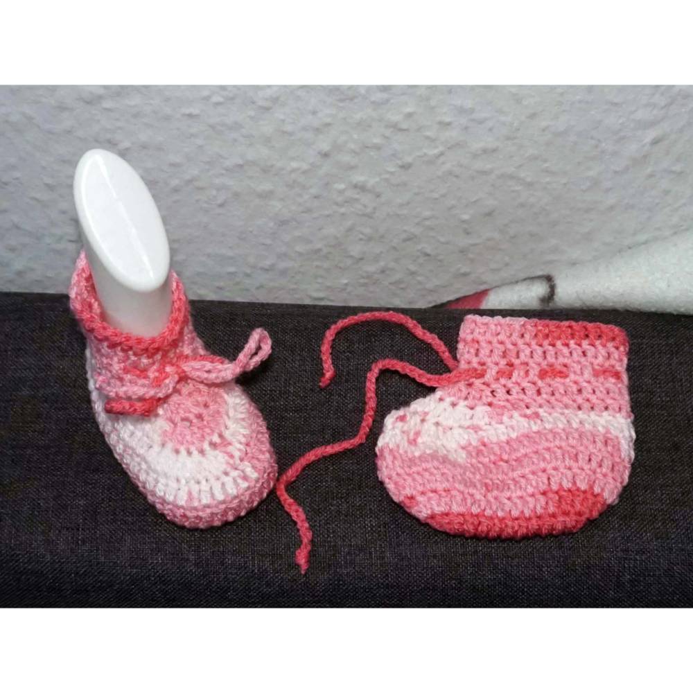 Häkelanleitung für die süßen Babyschühchen nur aus Stäbchen Bild 4