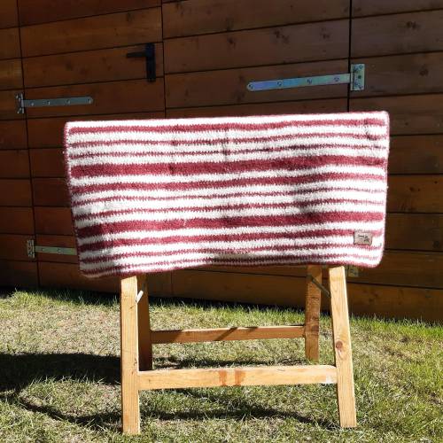 Handgemachte Westernblankets/ Satteldecken rot/wollweiß aus Schurwolle – Gefilzt, Natürlich & Robust