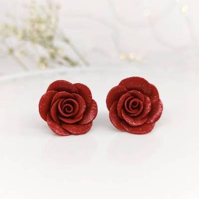 Glitzernde Rote Rosen-Ohrstecker aus Polymer Clay, Geschenkverpackung, Geschenk für Frau